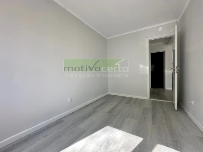 Apartamento T2 para Venda em Benfica Foto 11