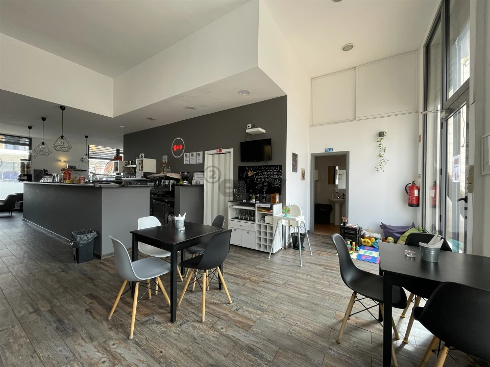 Negócio para Trespasse em Mina de Água Foto 1