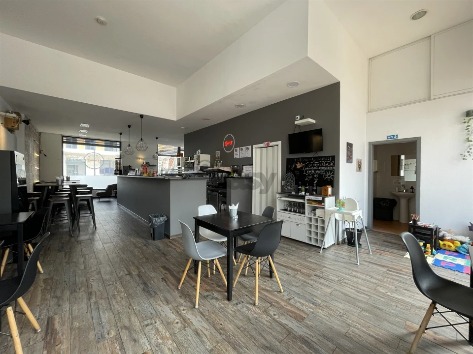 Negócio para Trespasse em Mina de Água Foto 6