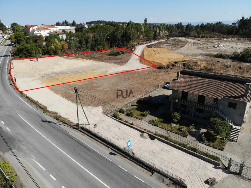 Terreno Comércio / Armazém para Arrendamento em Mangualde, Mesquitela e Cunha Alta Foto 1