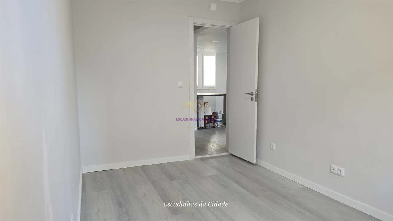 Apartamento T2 para Venda em Benfica Foto 16