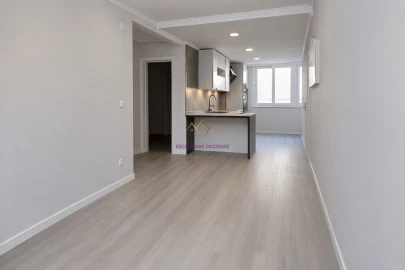 Apartamento T2 para Venda em Benfica