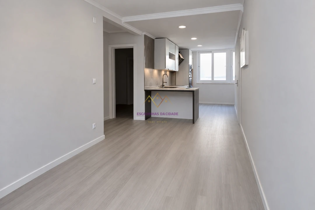 Apartamento T2 para Venda em Benfica Foto 2