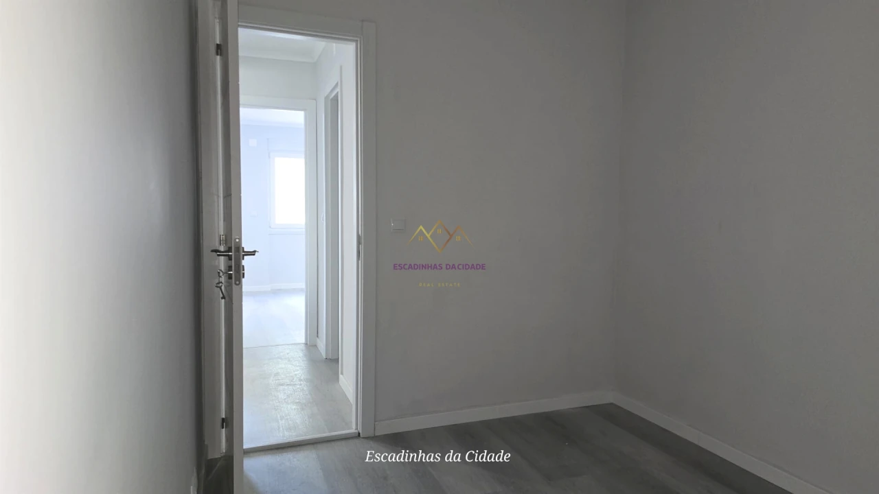 Apartamento T2 para Venda em Benfica Foto 17