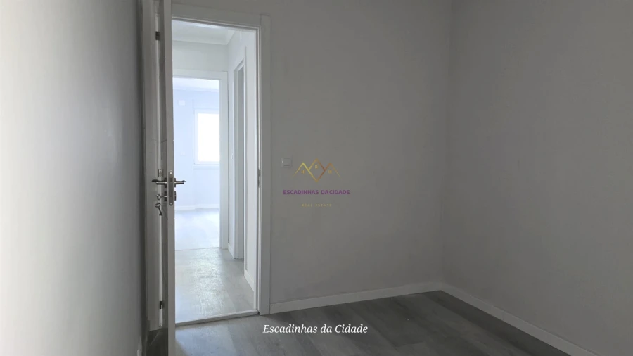 Apartamento T2 para Venda em Benfica Foto 17