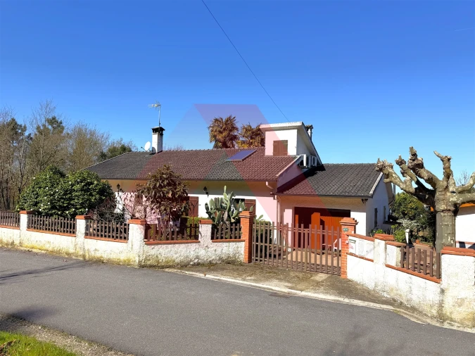 Moradia T3 para Venda em Espariz e Sinde Foto 1