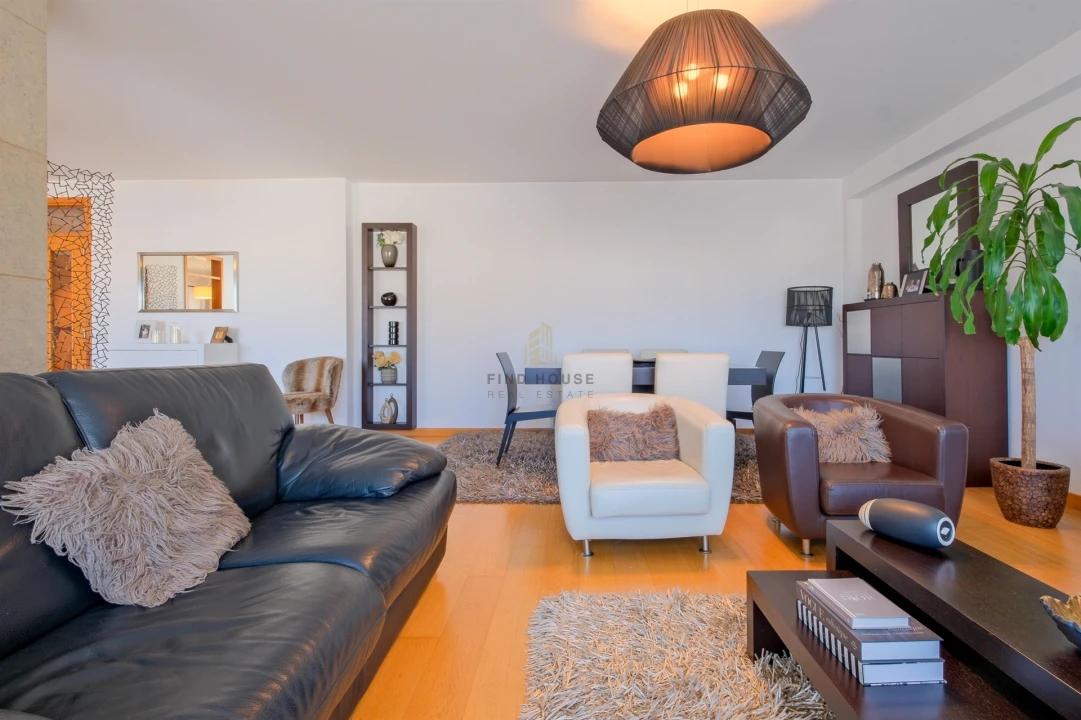 Apartamento T3 para Venda em Parque das Nações Foto 12