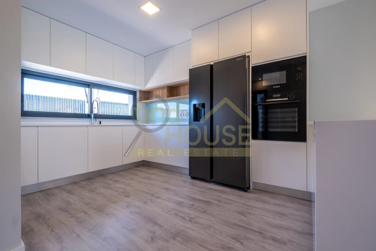 Moradia T3 para Arrendamento em Alcabideche Foto 10