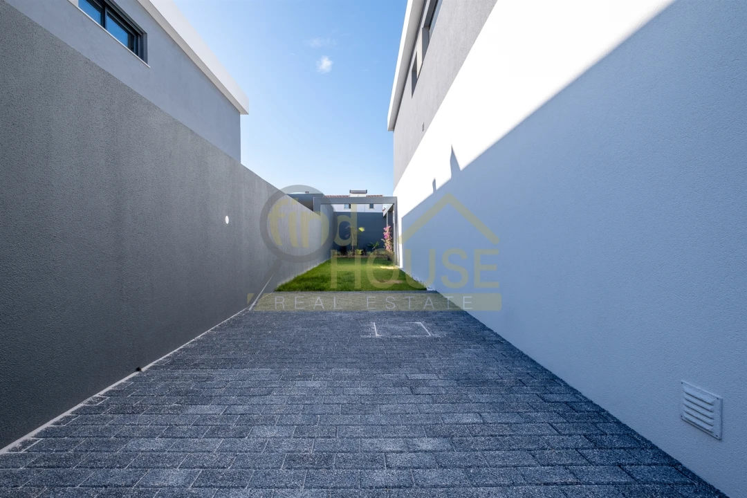 Moradia T3 para Arrendamento em Alcabideche Foto 27