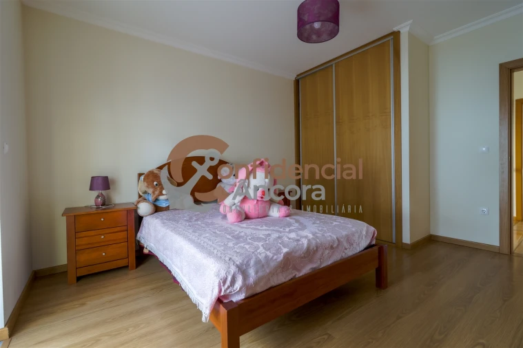 Moradia T4 para Venda em Gouveia (São Pedro e São Julião) Foto 47