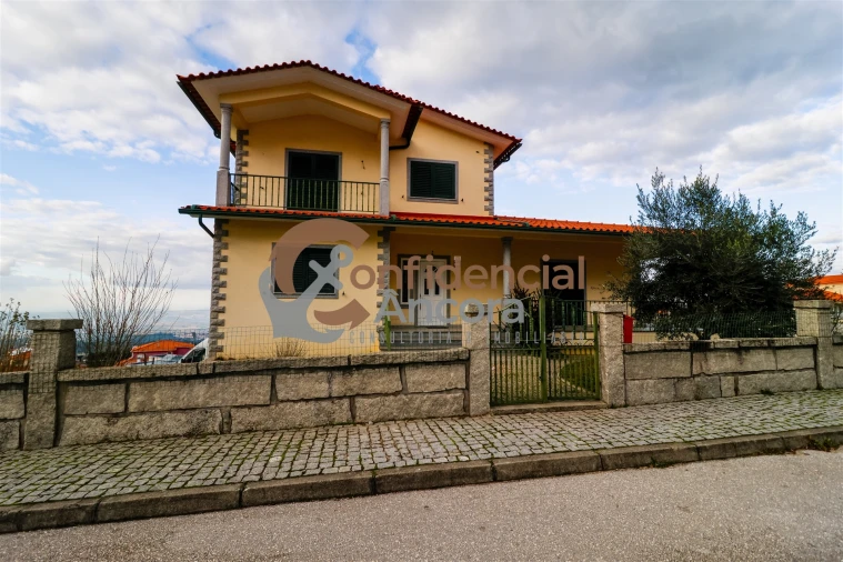 Moradia T4 para Venda em Gouveia (São Pedro e São Julião) Foto 10