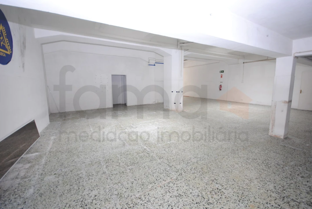 Loja para Venda em Areeiro Foto 8