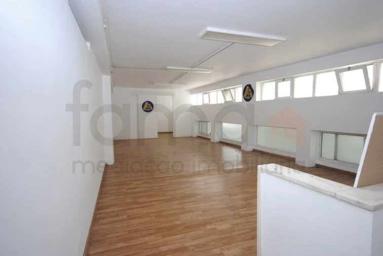 Loja para Venda em Areeiro Foto 12