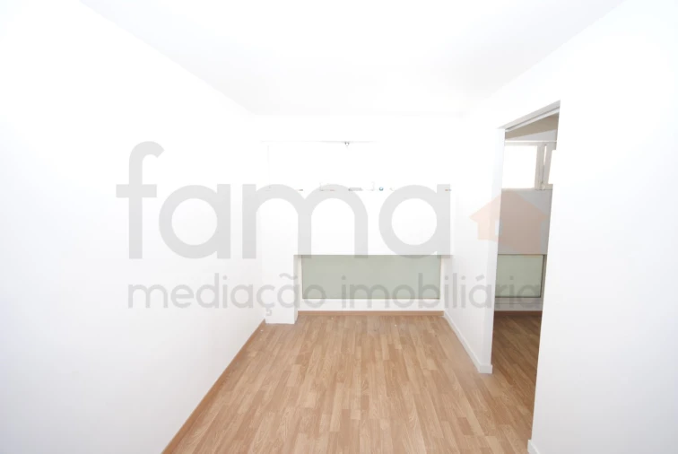 Loja para Venda em Areeiro Foto 13