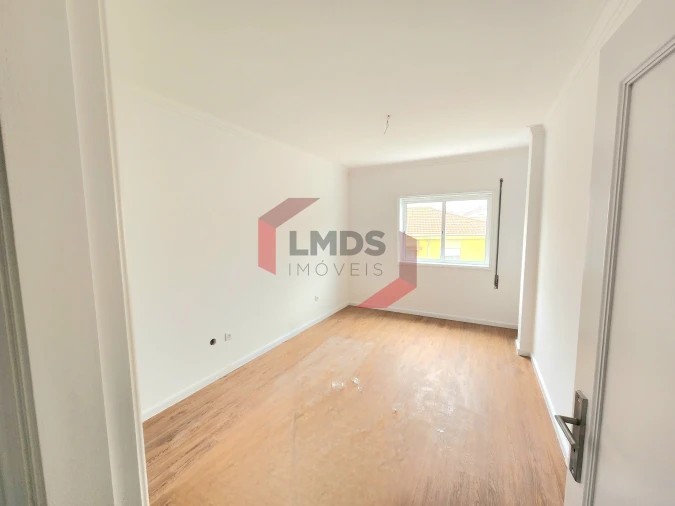 Apartamento T2 para Venda em Oliveira do Douro Foto 14