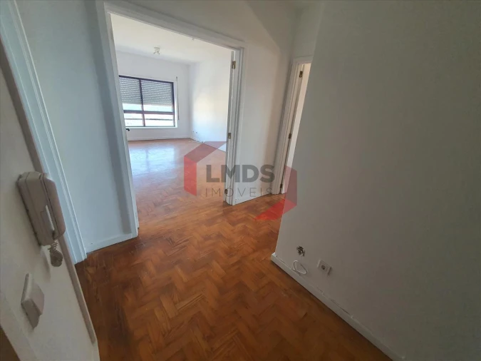 Apartamento T3 para Venda em Vilar de Andorinho Foto 6