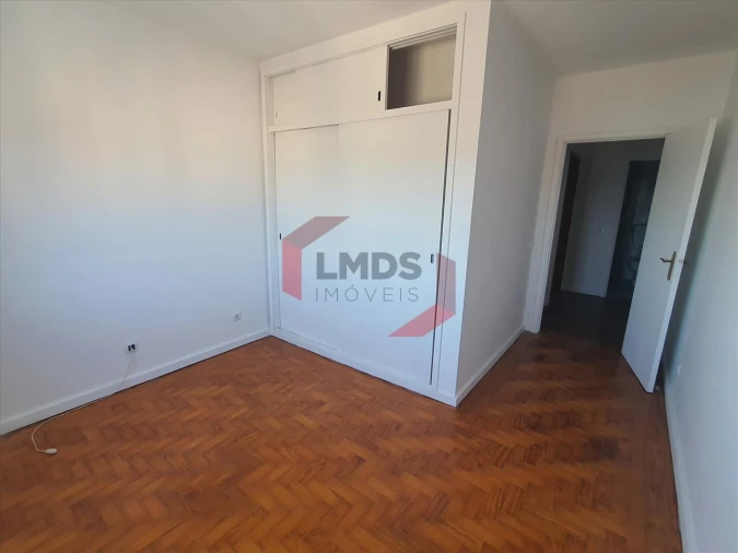 Apartamento T3 para Venda em Vilar de Andorinho Foto 11