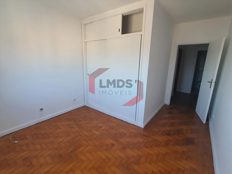 Apartamento T3 para Venda em Vilar de Andorinho Foto 11