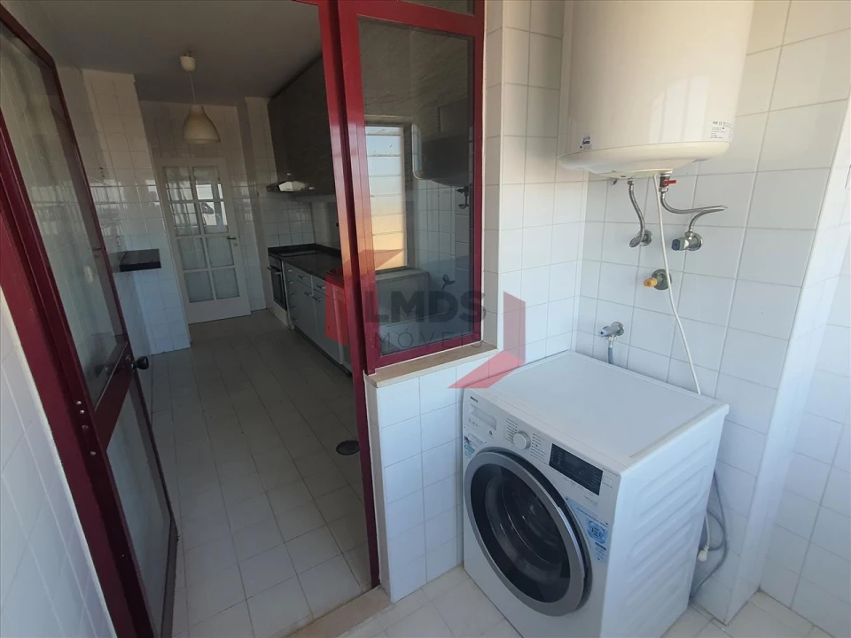 Apartamento T3 para Venda em Vilar de Andorinho Foto 4