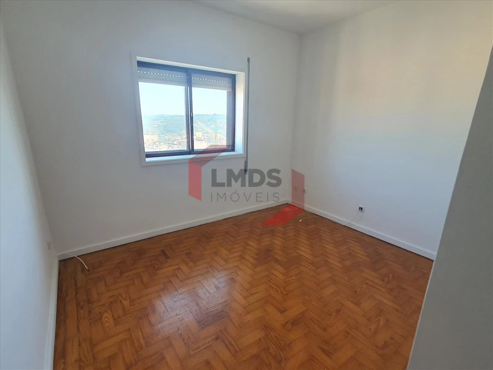 Apartamento T3 para Venda em Vilar de Andorinho Foto 3
