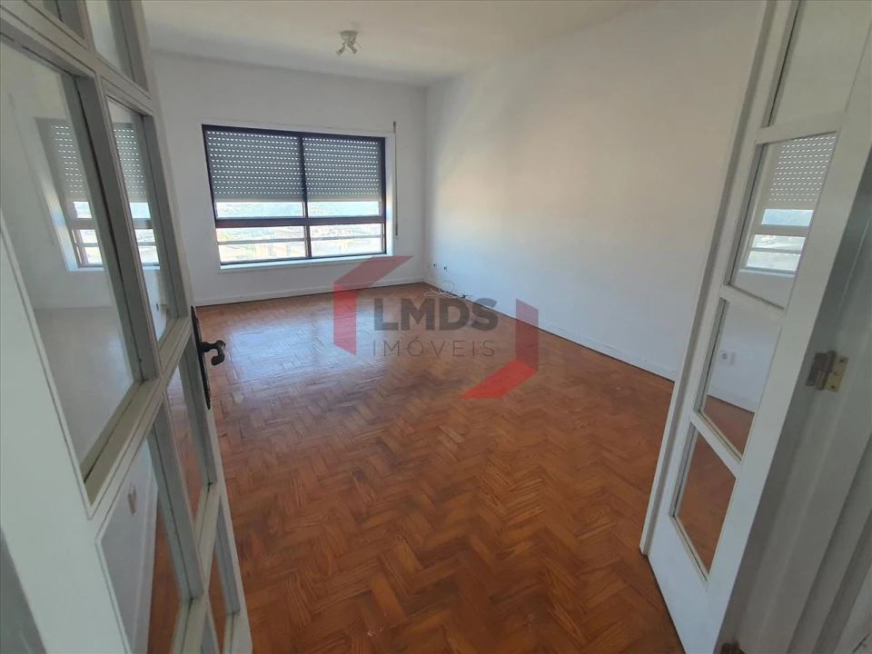 Apartamento T3 para Venda em Vilar de Andorinho Foto 5