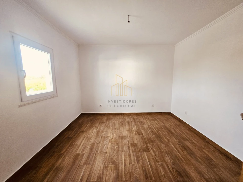 Moradia T3 para Venda em Santiago Maior Foto 8