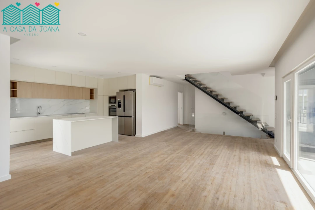 Moradia T4 para Venda em São Domingos de Rana Foto 3