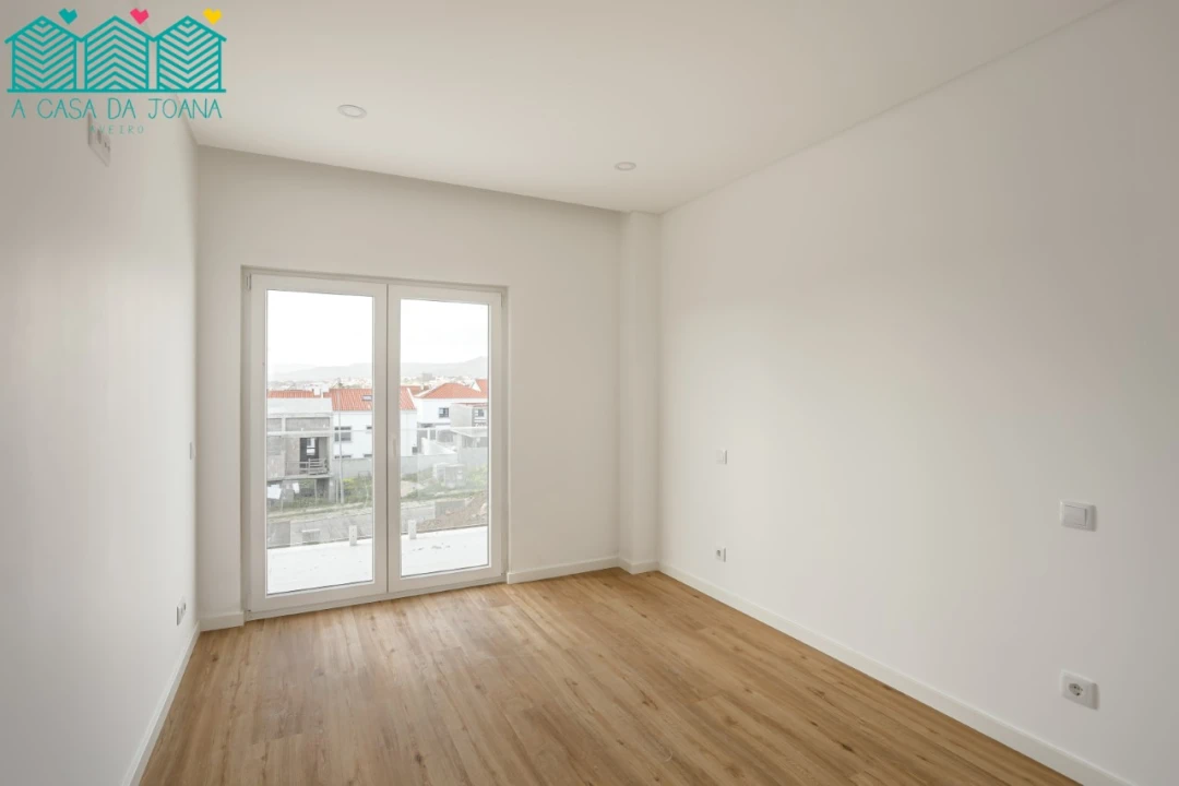 Moradia T4 para Venda em São Domingos de Rana Foto 14