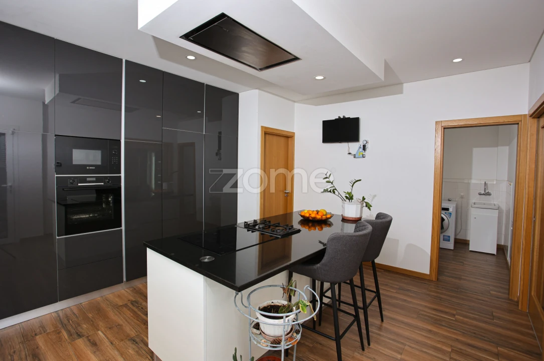 Moradia T4 para Venda em Paranhos Foto 6