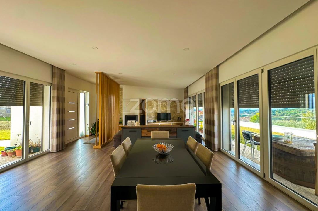 Moradia T4 para Venda em Paranhos Foto 14