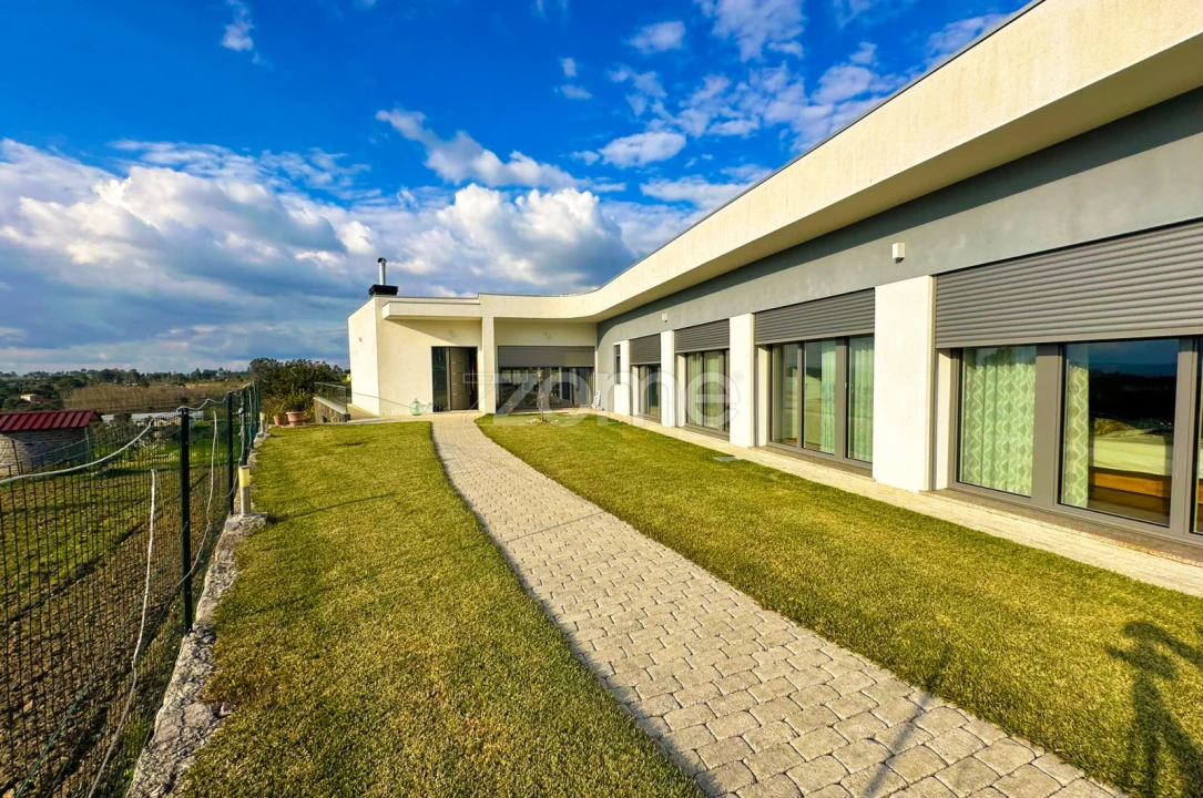 Moradia T4 para Venda em Paranhos Foto 35