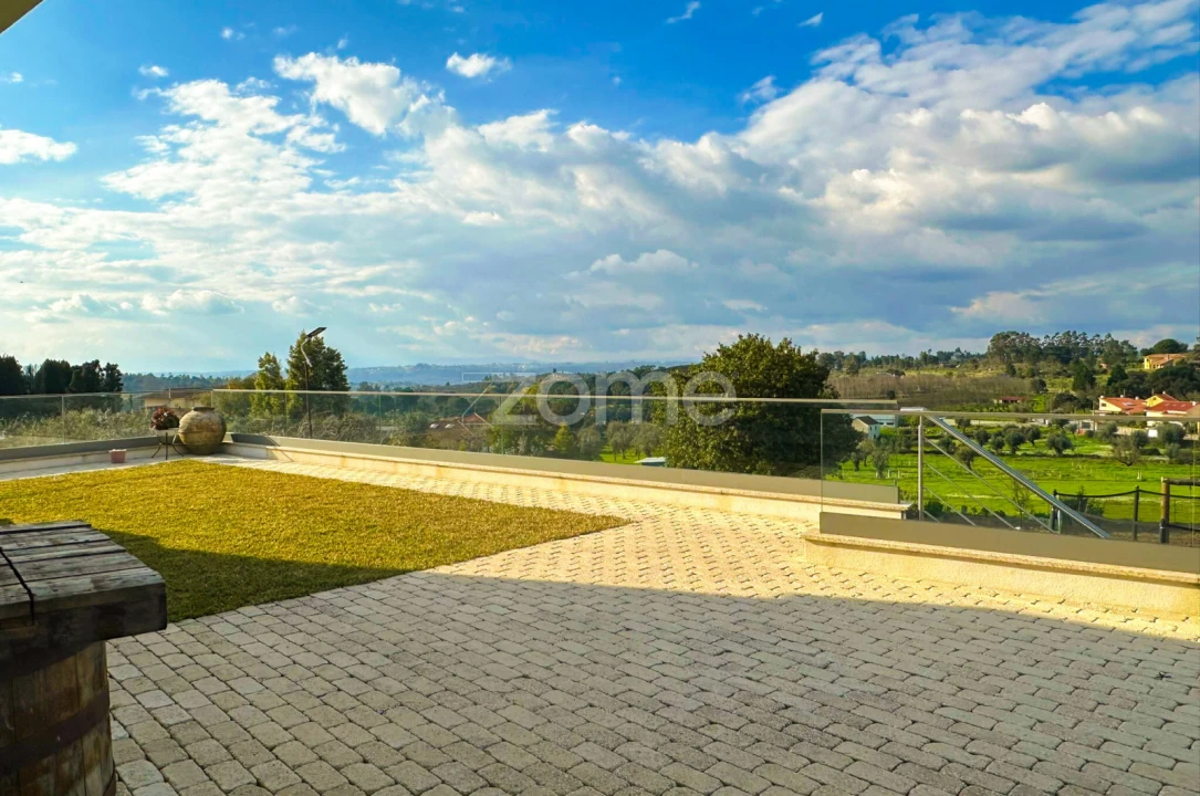 Moradia T4 para Venda em Paranhos Foto 37