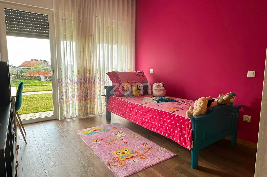 Moradia T4 para Venda em Paranhos Foto 25