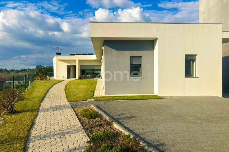 Moradia T4 para Venda em Paranhos Foto 36