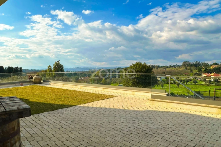 Moradia T4 para Venda em Paranhos Foto 37