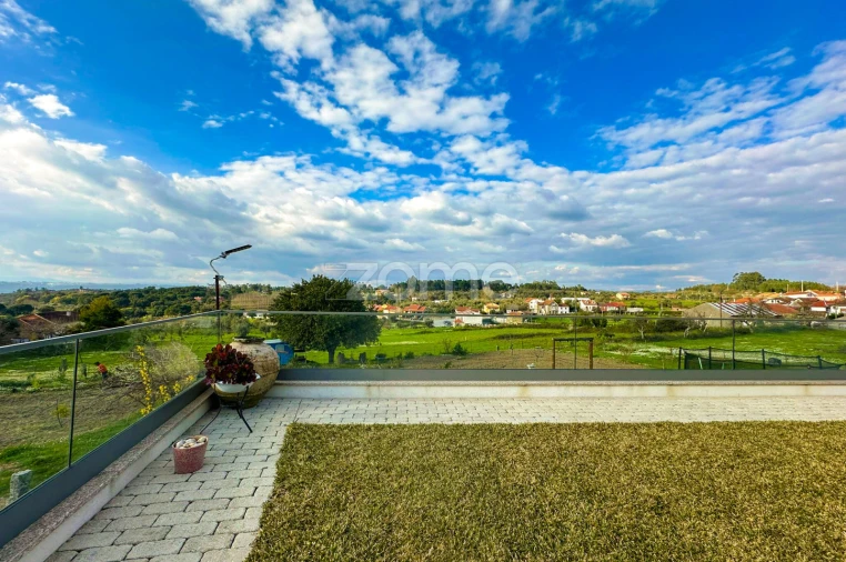 Moradia T4 para Venda em Paranhos Foto 39