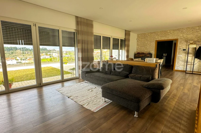 Moradia T4 para Venda em Paranhos Foto 13