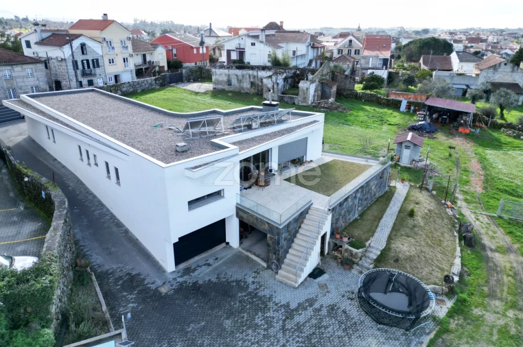 Moradia T4 para Venda em Paranhos