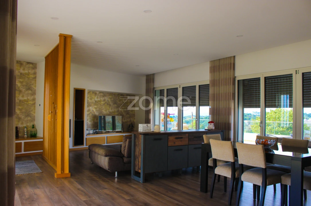 Moradia T4 para Venda em Paranhos Foto 12