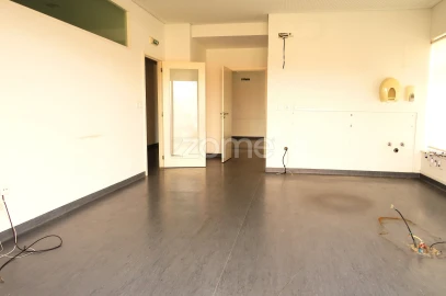 Negócio para Arrendamento em Santa Lucrécia de Algeriz e Navarra