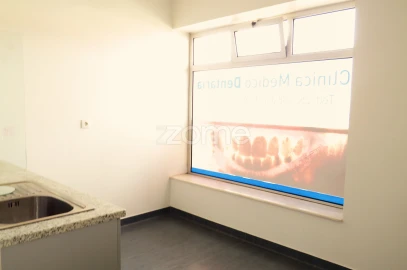 Negócio para Arrendamento em Santa Lucrécia de Algeriz e Navarra