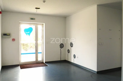 Negócio para Arrendamento em Santa Lucrécia de Algeriz e Navarra