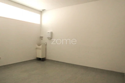 Negócio para Arrendamento em Santa Lucrécia de Algeriz e Navarra