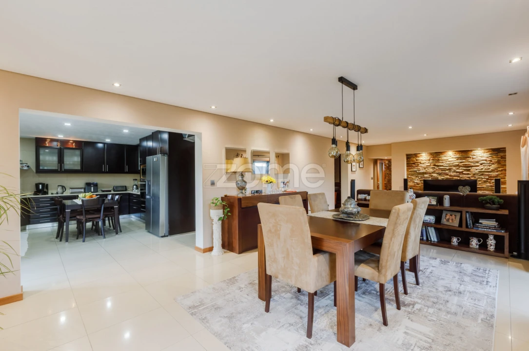 Moradia T4 para Venda em Esmeriz e Cabeçudos Foto 6