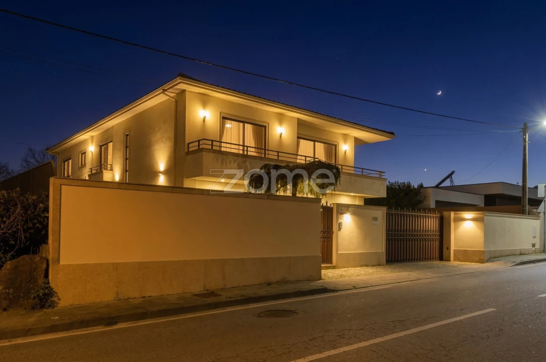 Moradia T4 para Venda em Esmeriz e Cabeçudos Foto 1