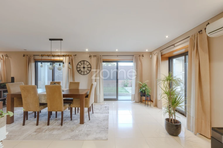 Moradia T4 para Venda em Esmeriz e Cabeçudos Foto 8