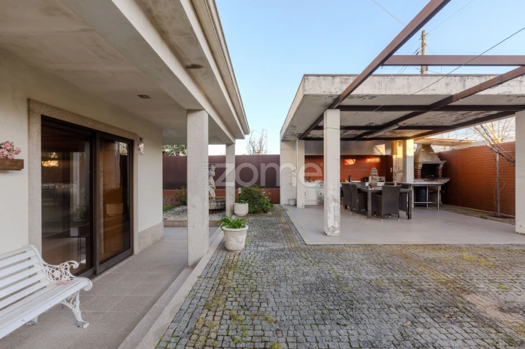 Moradia T4 para Venda em Esmeriz e Cabeçudos Foto 13