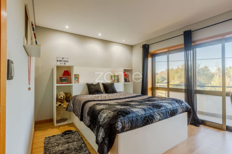 Moradia T4 para Venda em Esmeriz e Cabeçudos Foto 16