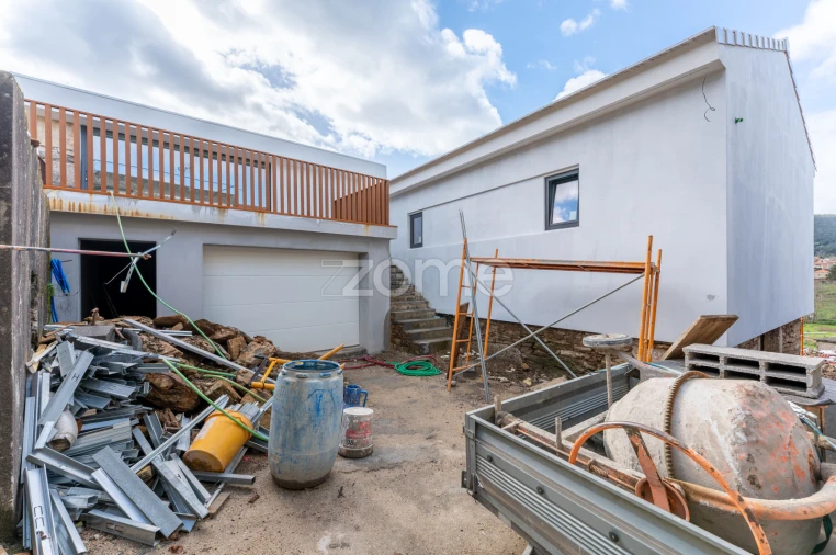 Moradia T4 para Venda em Venade e Azevedo Foto 9