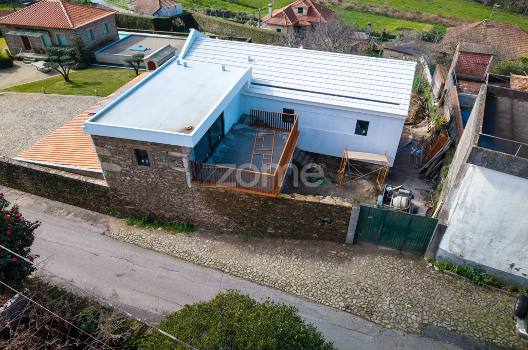 Moradia T4 para Venda em Venade e Azevedo Foto 2